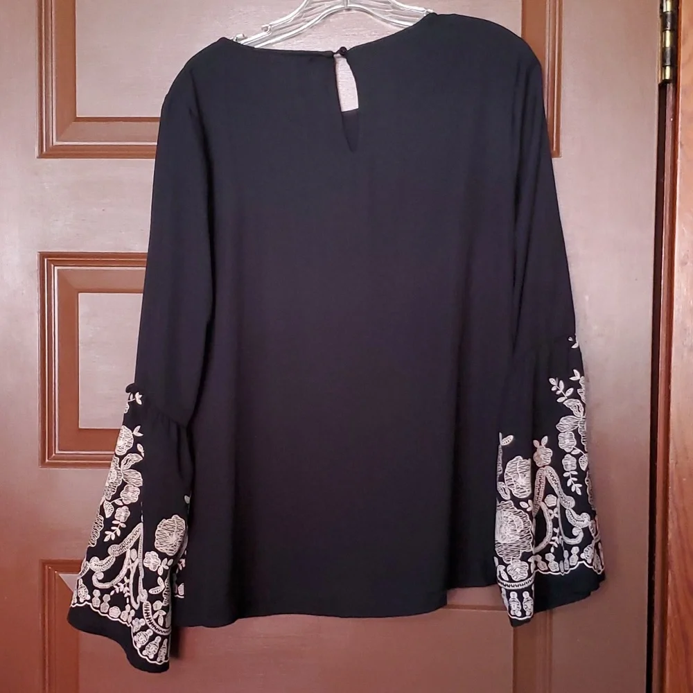 Maurices Black and White Top Bell Sleeves Size M - Picture 2 of 3